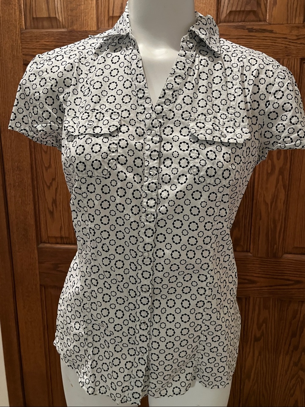 3/$25💜 Style & Co cotton snapped front shirt 8P